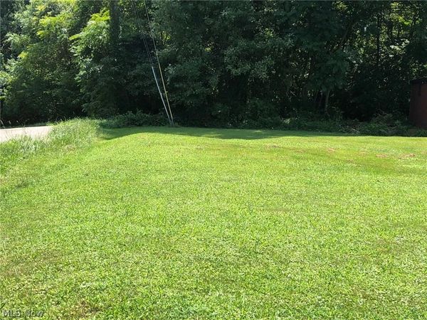 Meadow Drive, Parkersburg, WV 26101