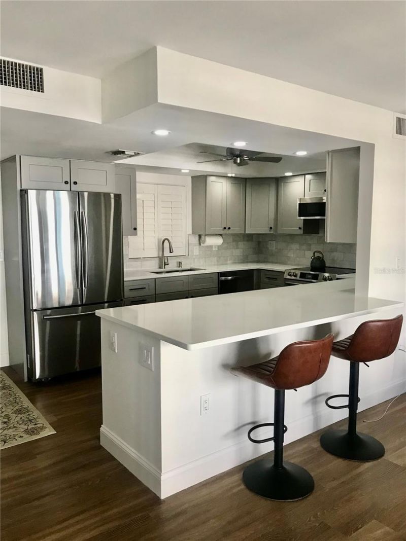 800 Benjamin Franklin Drive, Unit 704, Sarasota, FL 34236 Photo