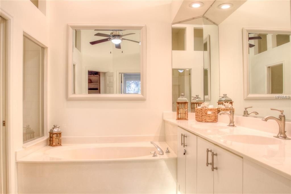 7947 Whitebridge Glen, University Park, FL 34201 Photo