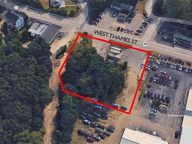 689 West Thames, Norwich, CT 06360