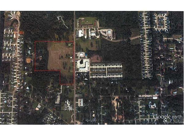 VETERANS Avenue, Ponchatoula, LA 70403