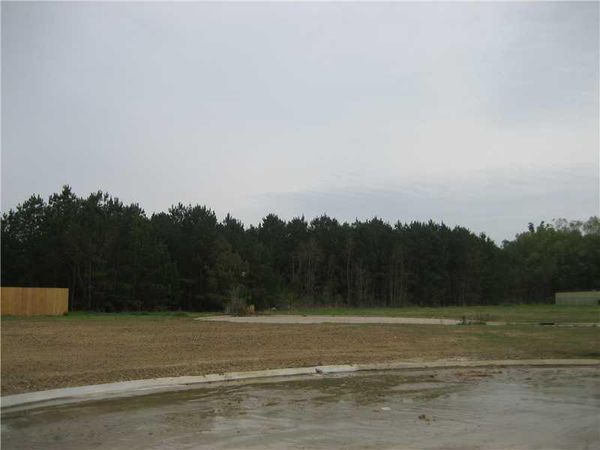 VETERANS Avenue, Ponchatoula, LA 70454