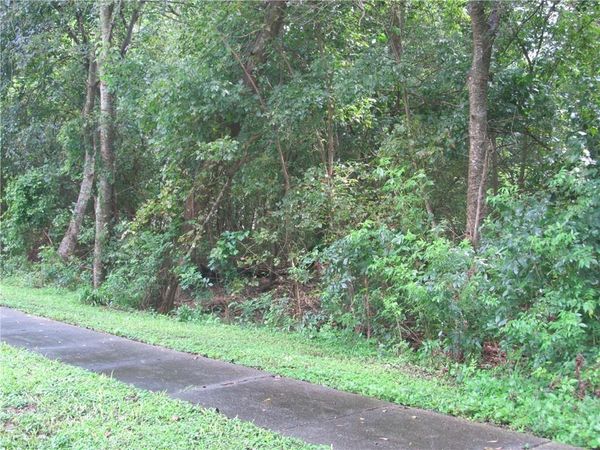 ENGLISH TURN Parkway, New Orleans, LA 70131