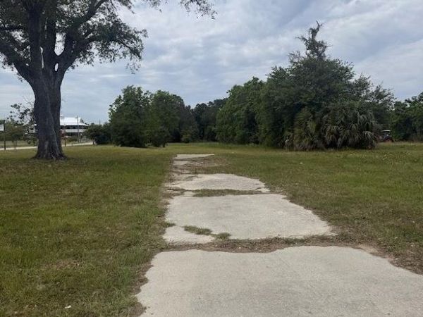 105 N Beach Boulevard, Waveland, MS 39576