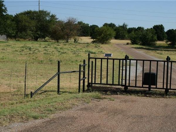 2001 Santa Fe Drive, Weatherford, TX 76086