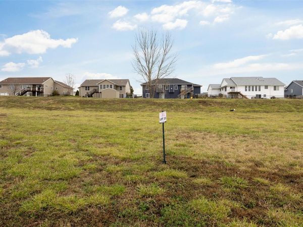 124 Shiloh Vista Avenue, Urbana, IA 52345