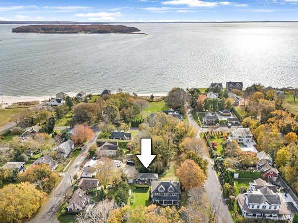 16640 Main Street, Unit Cottag, New Suffolk, NY 11956