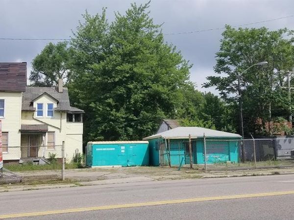 2444 MOUNT ELLIOTT Street, Detroit, MI 48207