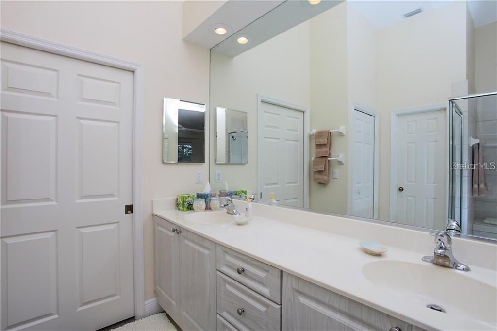 7725 Whitebridge Glen, University Park, FL 34201 Photo