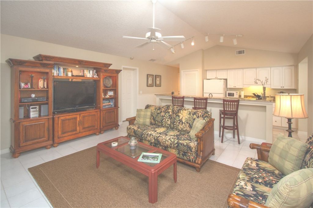 1195 Winding Oaks Circle, Unit 307, Vero Beach, FL 32963 Photo