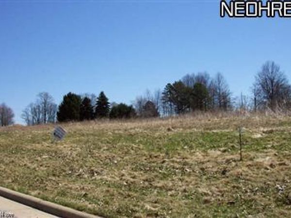 8015 Briarwood, Unit 6, Canfield, OH 44406