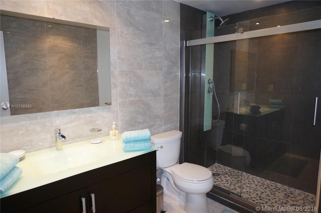 19370 Collins Av Seasonal, Unit 1417, Sunny Isles Beach, FL 33160 Photo