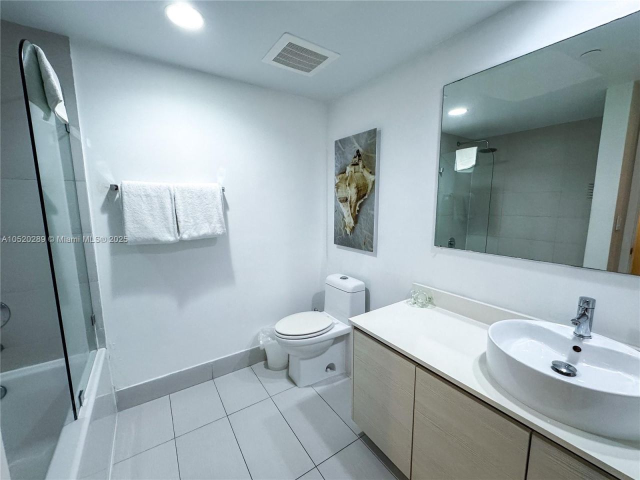 2602 E Hallandale Beach, Unit 2008A, Hallandale Beach, FL 33009 Photo