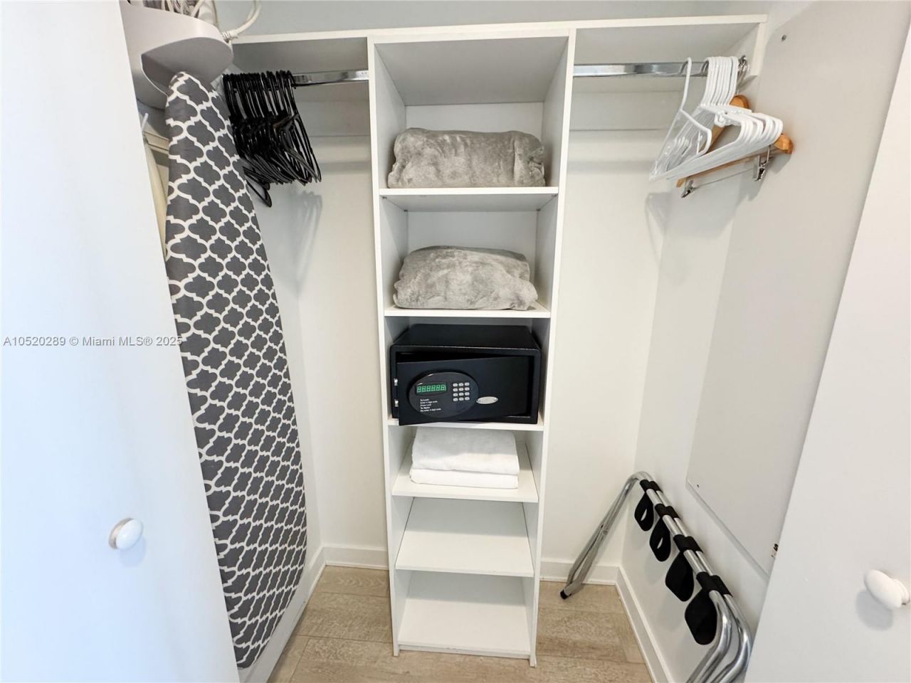 2602 E Hallandale Beach, Unit 2008A, Hallandale Beach, FL 33009 Photo