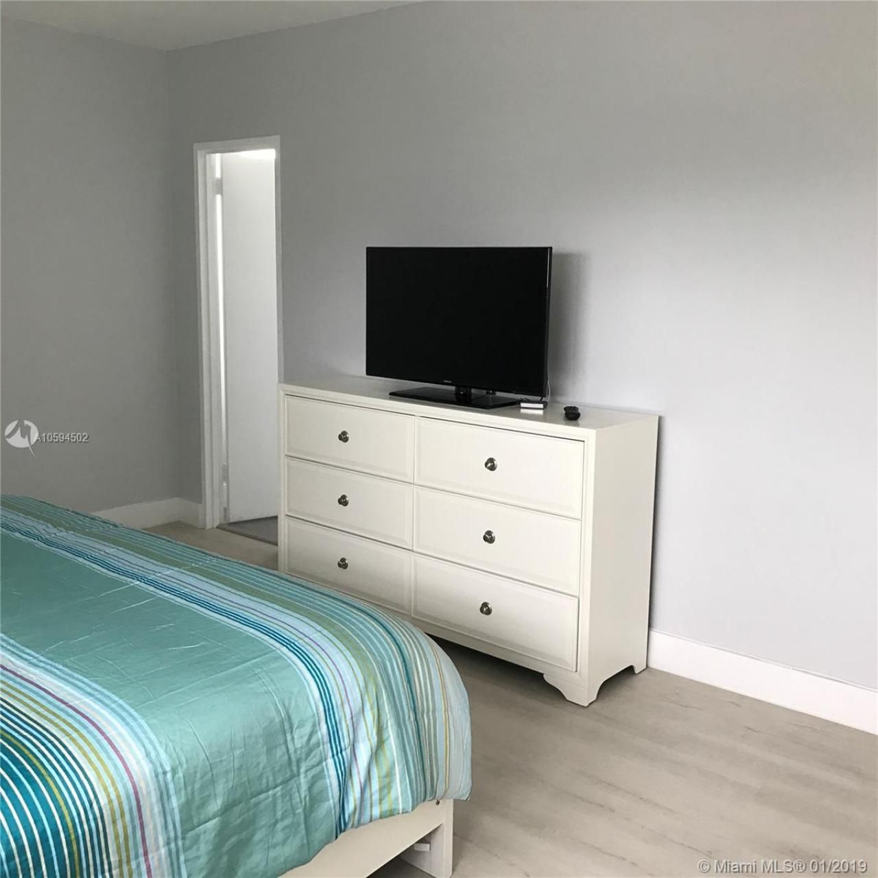 3801 S Ocean Dr, Unit 10V, Hollywood, FL 33019 Photo