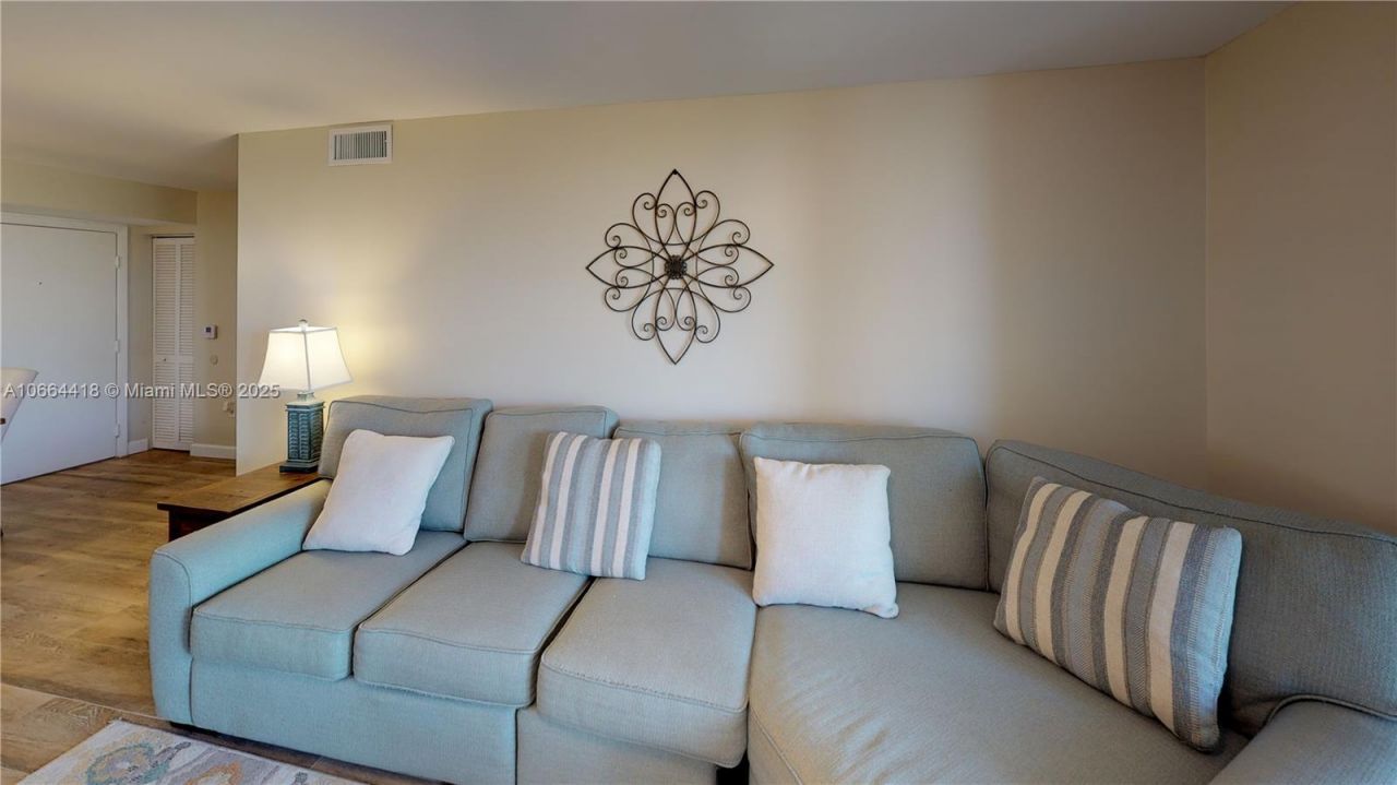 19701 E Country Club Dr, Unit 5606, Aventura, FL 33180 Photo