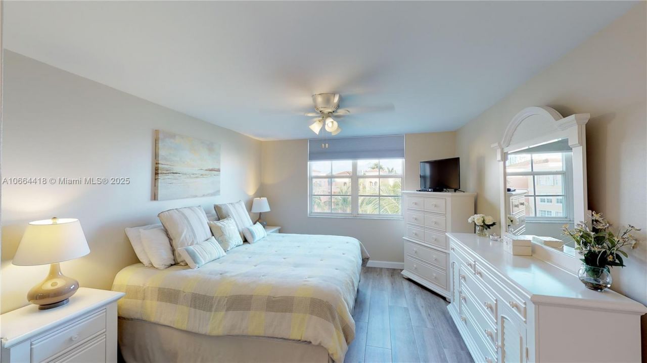 19701 E Country Club Dr, Unit 5606, Aventura, FL 33180 Photo