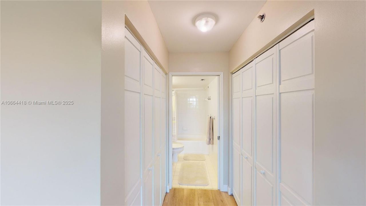 19701 E Country Club Dr, Unit 5606, Aventura, FL 33180 Photo