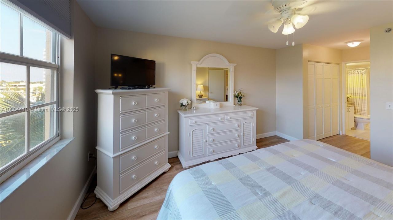 19701 E Country Club Dr, Unit 5606, Aventura, FL 33180 Photo