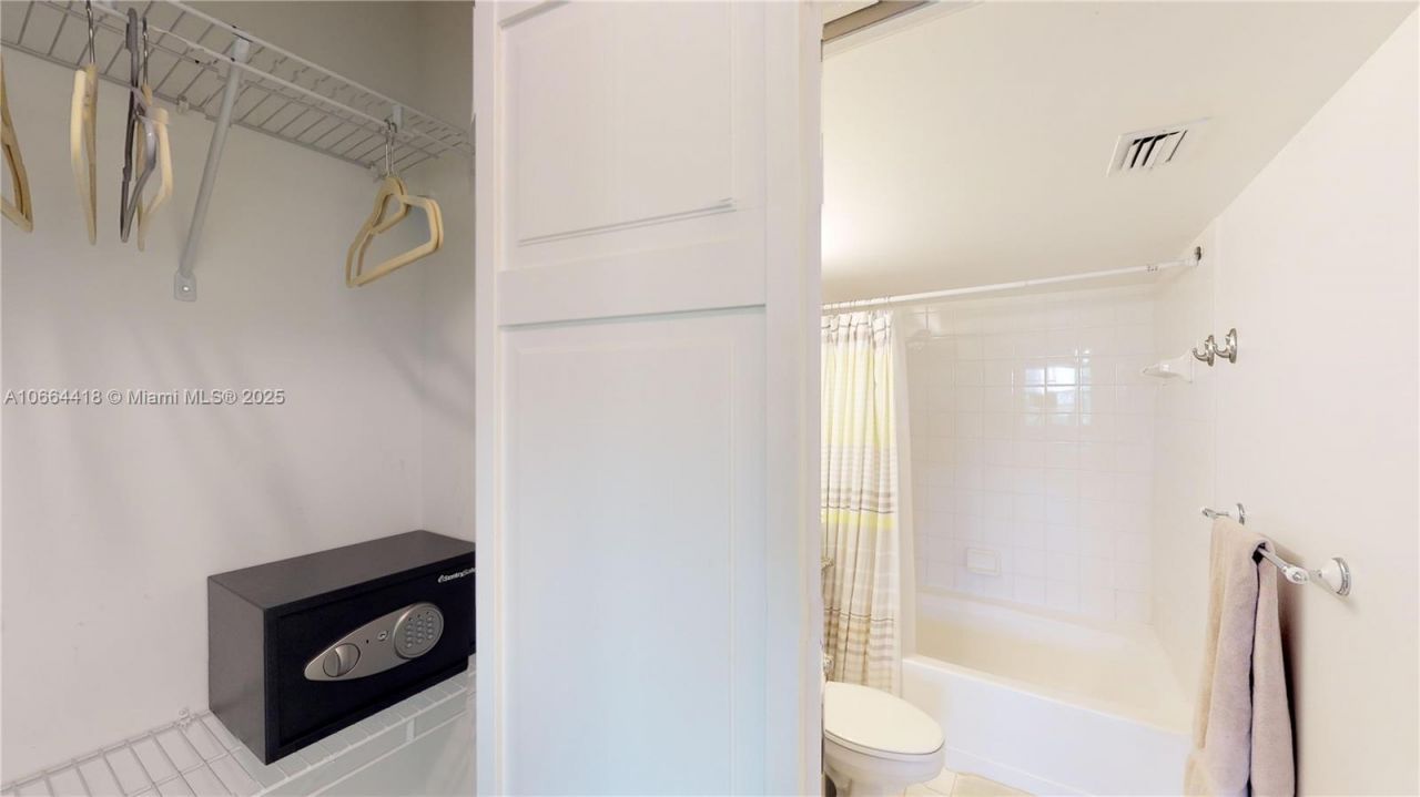 19701 E Country Club Dr, Unit 5606, Aventura, FL 33180 Photo