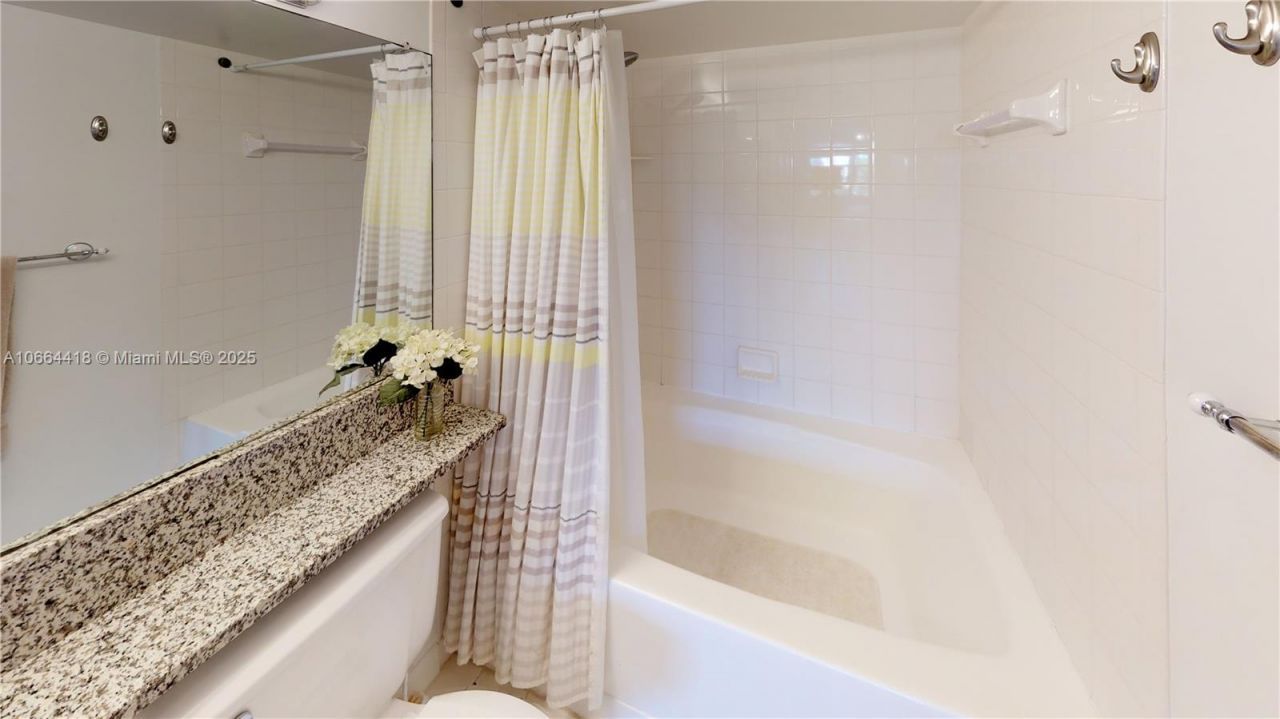 19701 E Country Club Dr, Unit 5606, Aventura, FL 33180 Photo