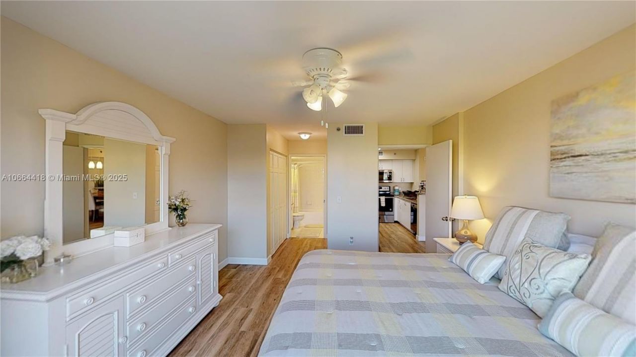 19701 E Country Club Dr, Unit 5606, Aventura, FL 33180 Photo