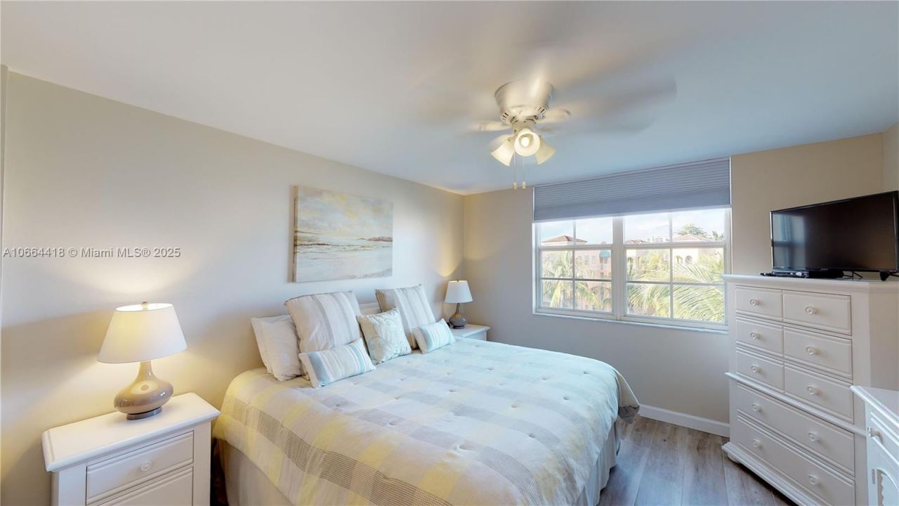 19701 E Country Club Dr, Unit 5606, Aventura, FL 33180 Photo