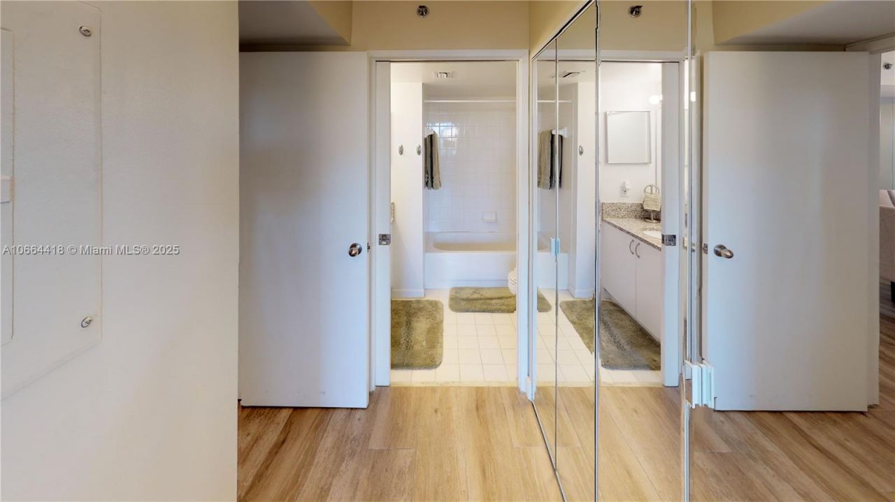 19701 E Country Club Dr, Unit 5606, Aventura, FL 33180 Photo