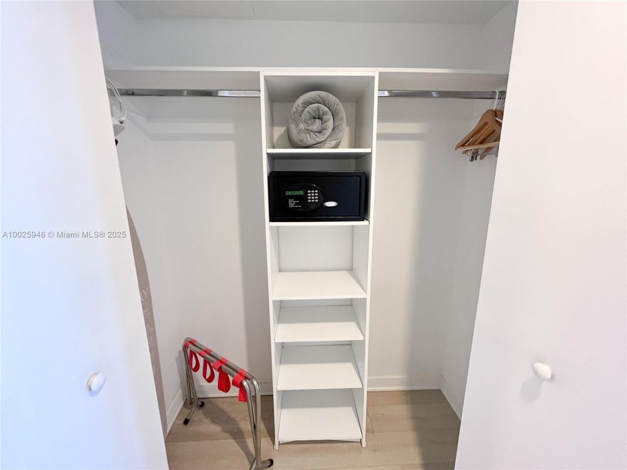 2602 E Hallandale Beach Blvd, Unit 1605, Hallandale Beach, FL 33009 Photo