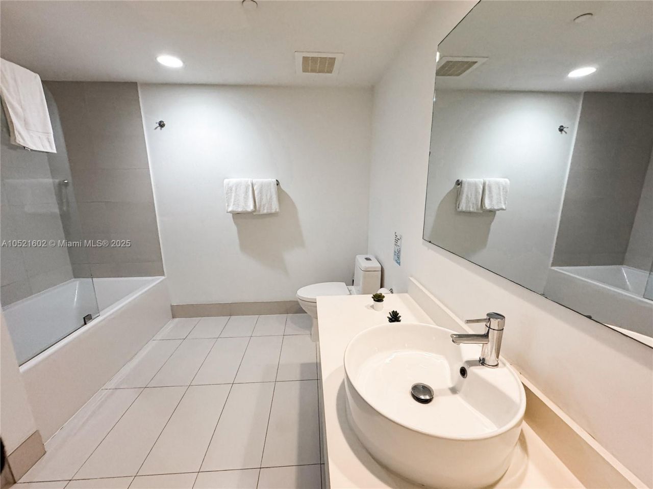2600 E Hallandale Beach, Unit 3104, Hallandale Beach, FL 33009 Photo