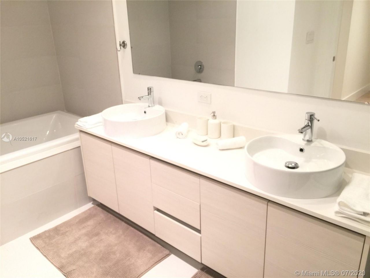2600 E Hallandale Beach, Unit 2202, Hallandale Beach, FL 33009 Photo