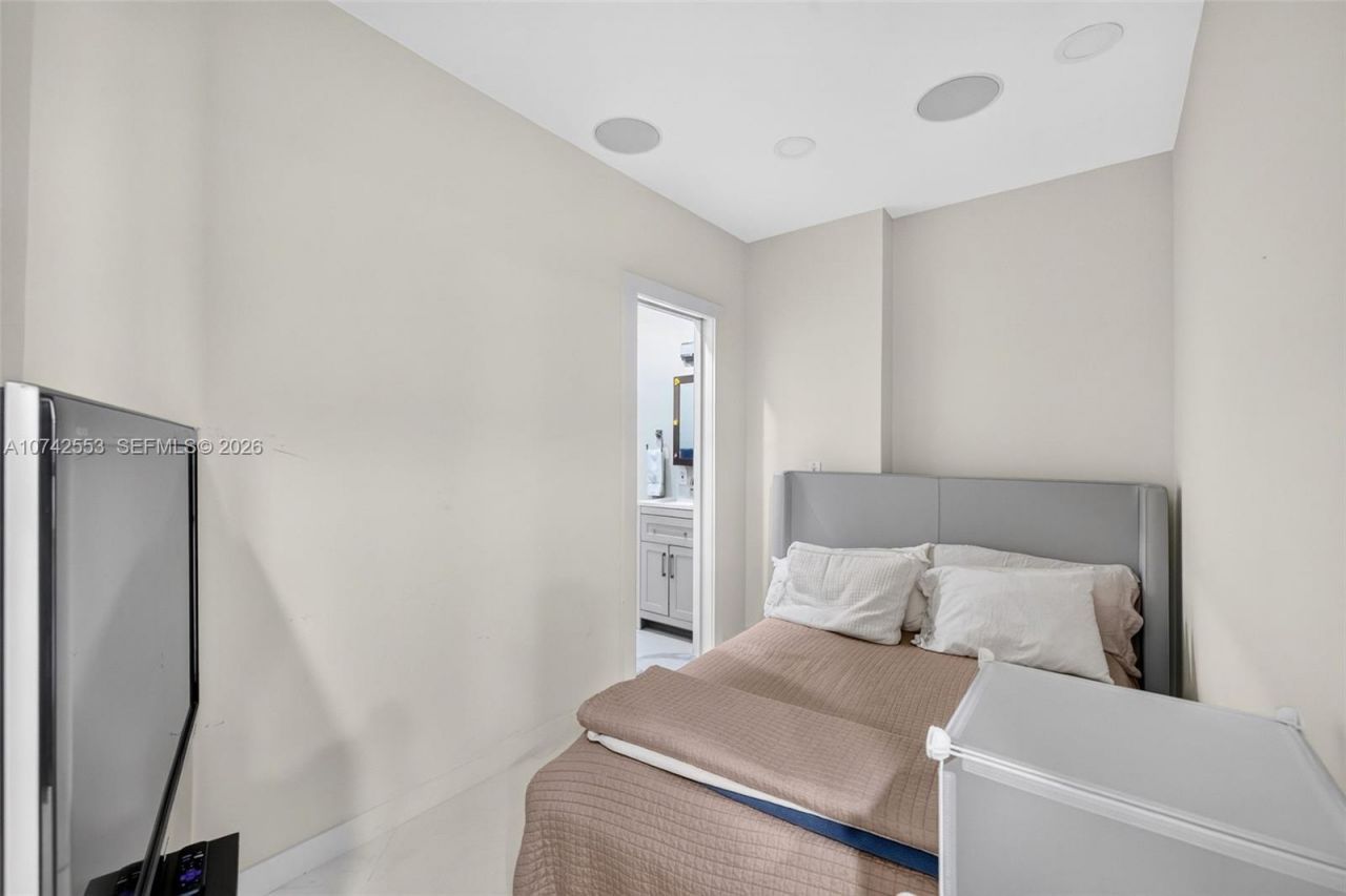 3802 NE 207th St, Unit 2802, Aventura, FL 33180 Photo