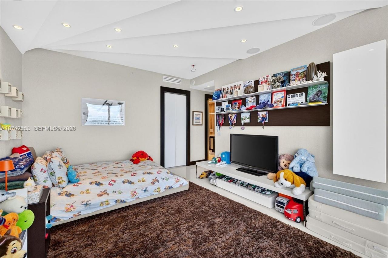 3802 NE 207th St, Unit 2802, Aventura, FL 33180 Photo