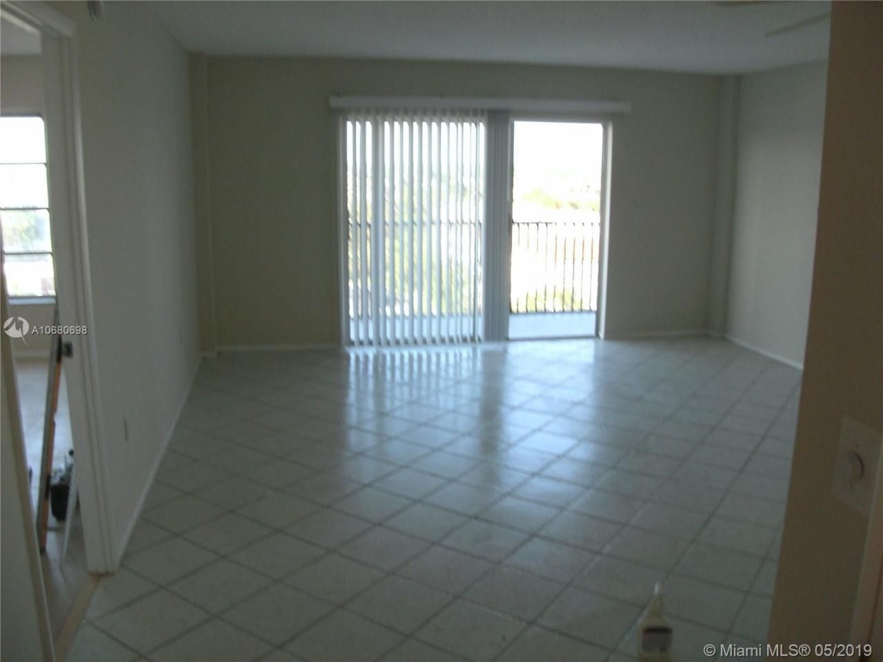 4174 Inverrary Dr, Unit 911, Lauderhill, FL 33319 Photo