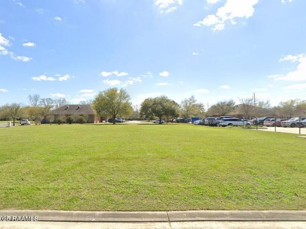 203 Oak Grove Lane, Lafayette, LA 70506