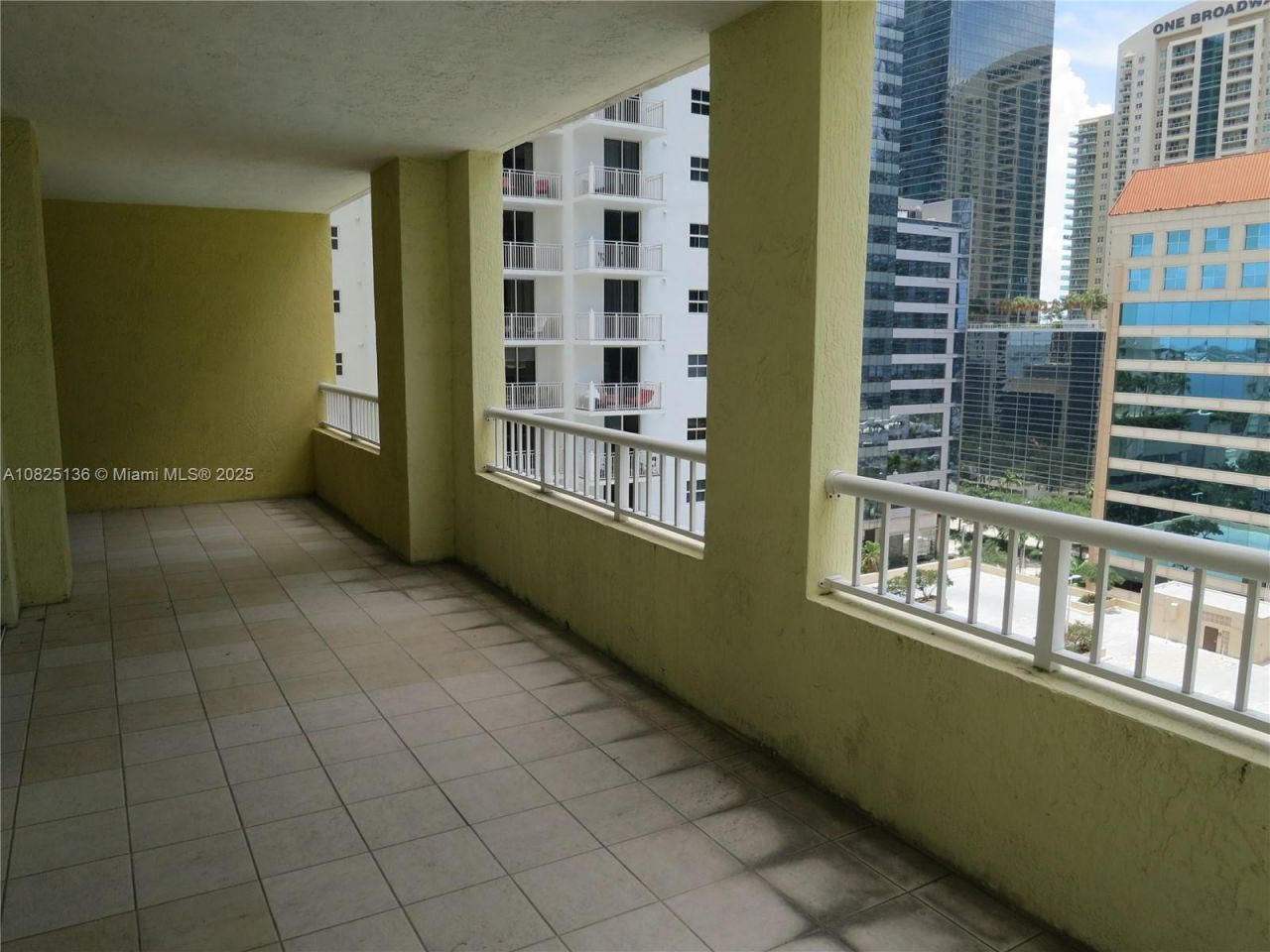 170 SE 14th St, Unit 1407, Miami, FL 33131 Photo