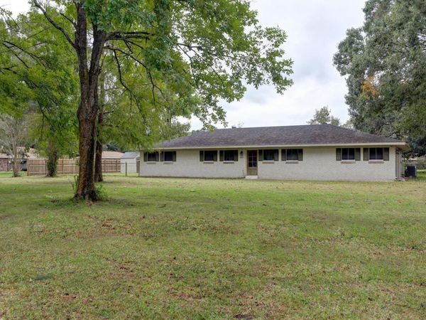807 La Neuville Road, Lafayette, LA 70508