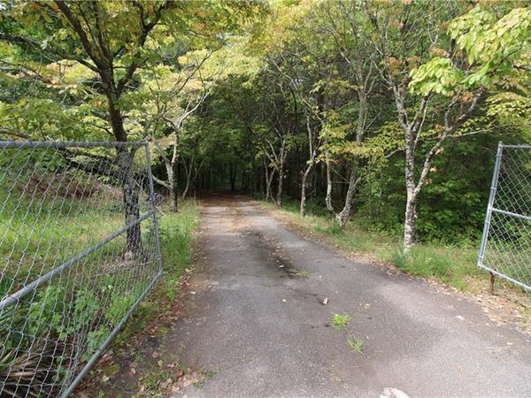 3025 S Cherokee Lane S, Woodstock, GA 30188