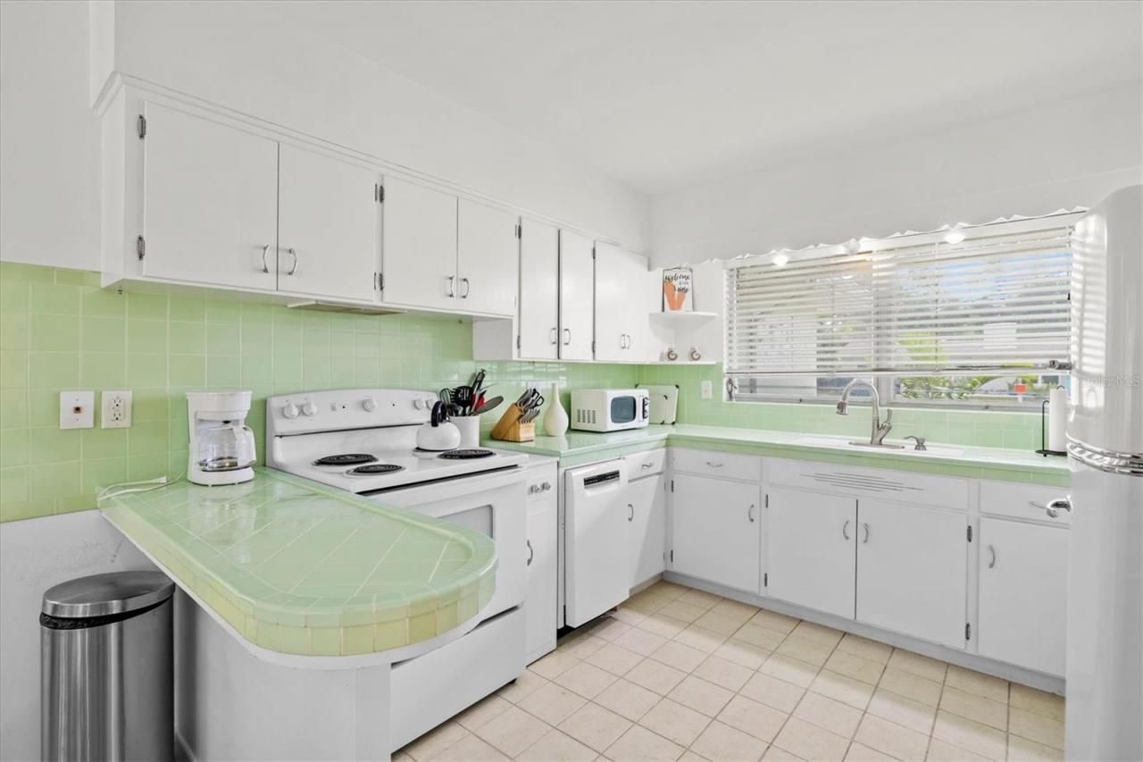 2473 Davis Boulevard, Sarasota, FL 34237 Photo