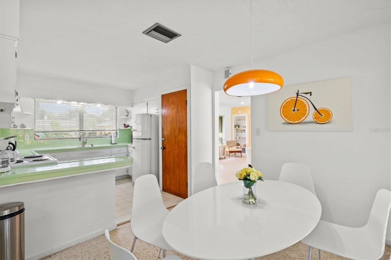 2473 Davis Boulevard, Sarasota, FL 34237 Photo