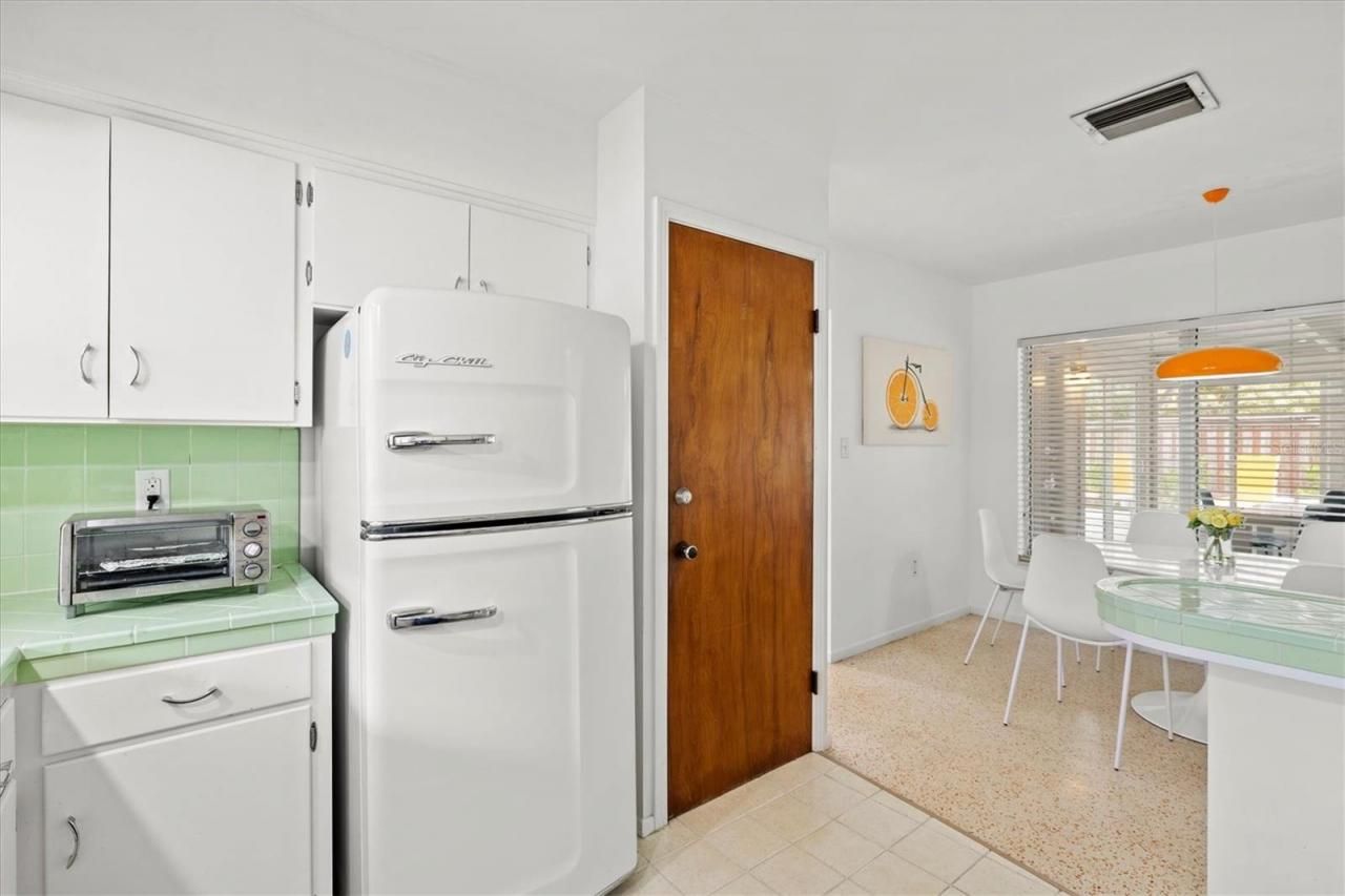 2473 Davis Boulevard, Sarasota, FL 34237 Photo