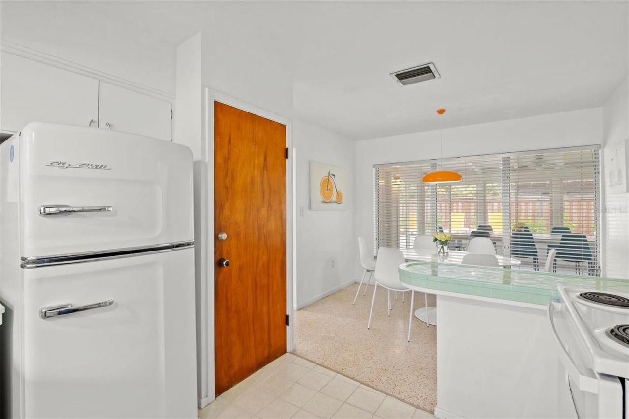 2473 Davis Boulevard, Sarasota, FL 34237 Photo