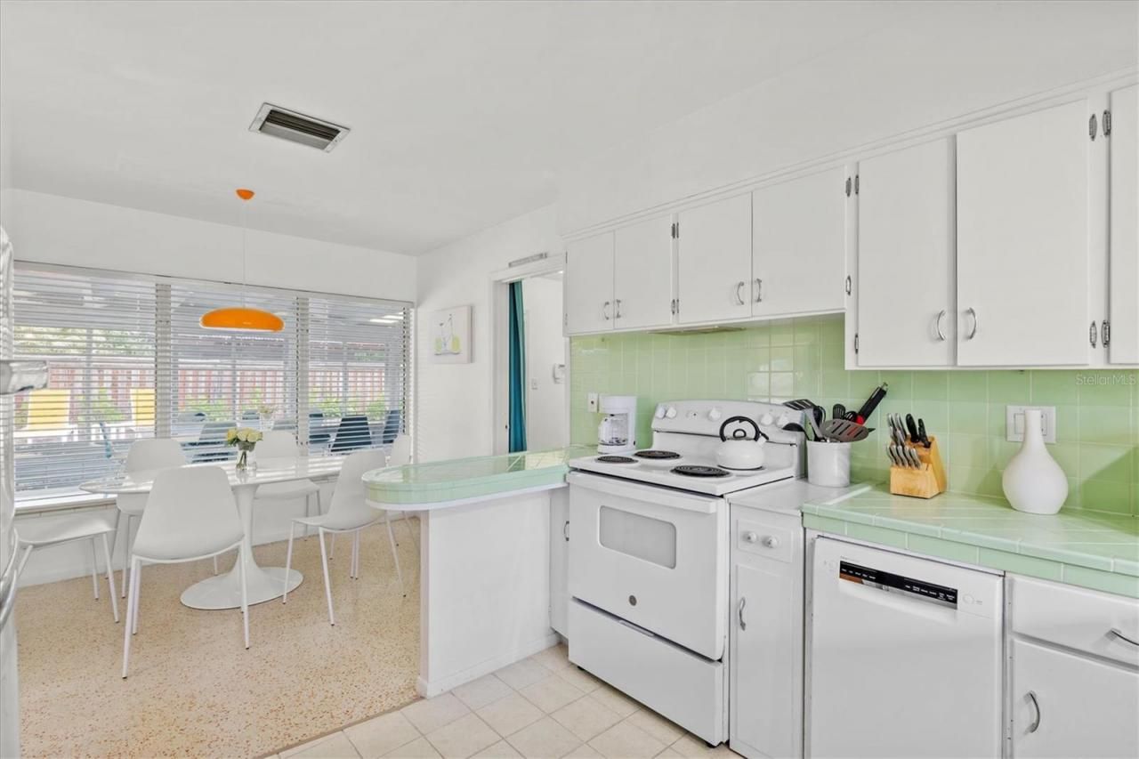 2473 Davis Boulevard, Sarasota, FL 34237 Photo