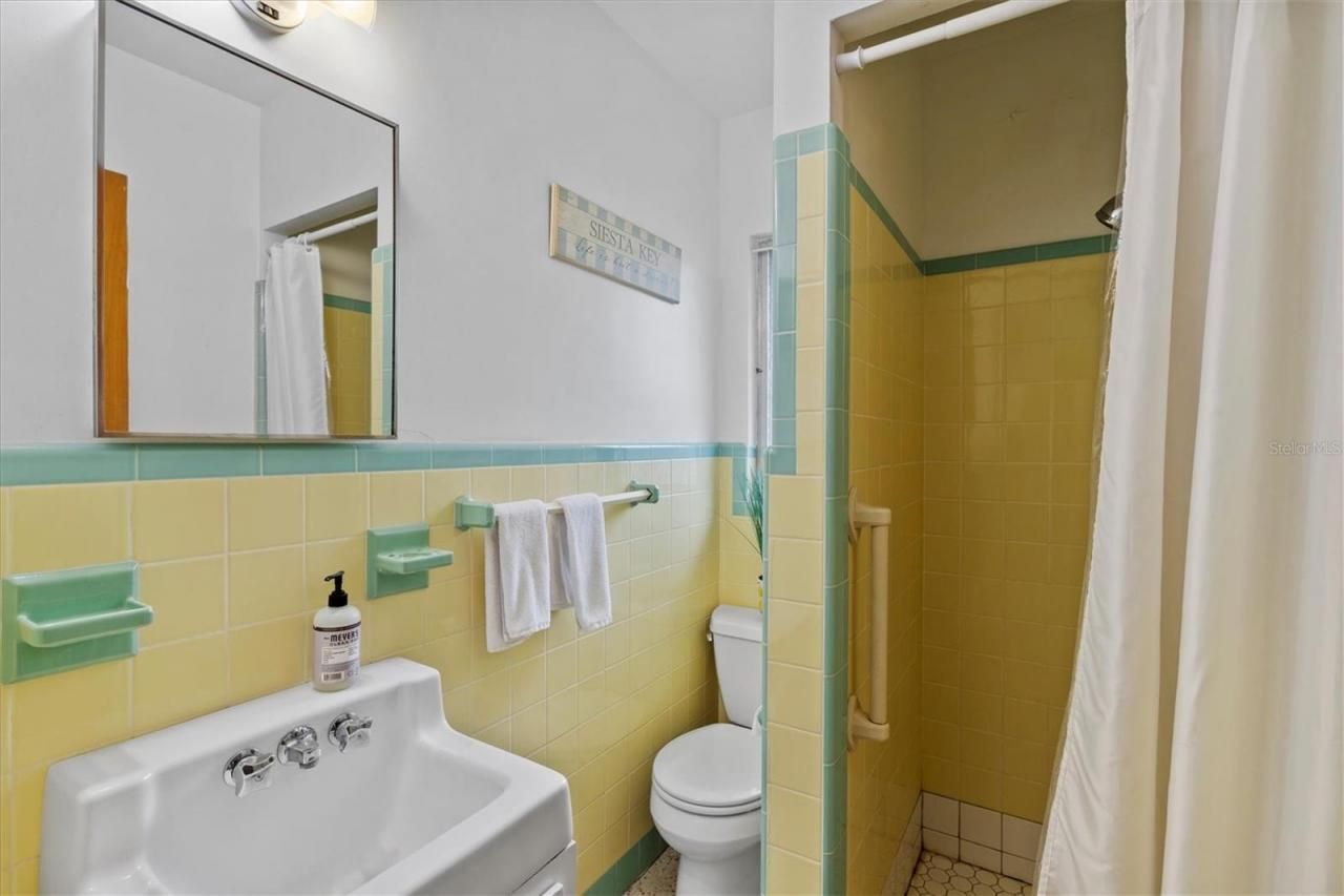 2473 Davis Boulevard, Sarasota, FL 34237 Photo