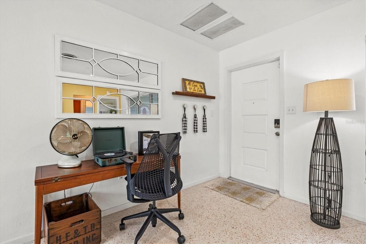 2473 Davis Boulevard, Sarasota, FL 34237 Photo