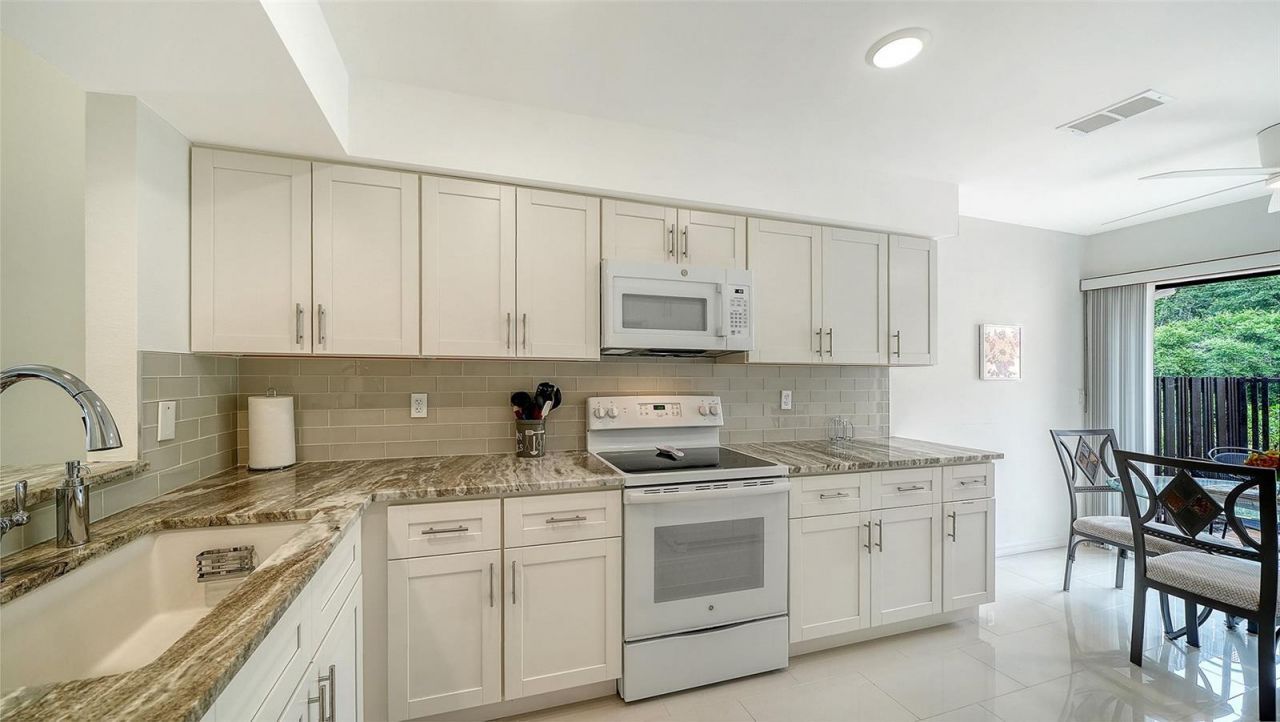 6281 Timberlake Drive, Unit H6, Sarasota, FL 34243 Photo