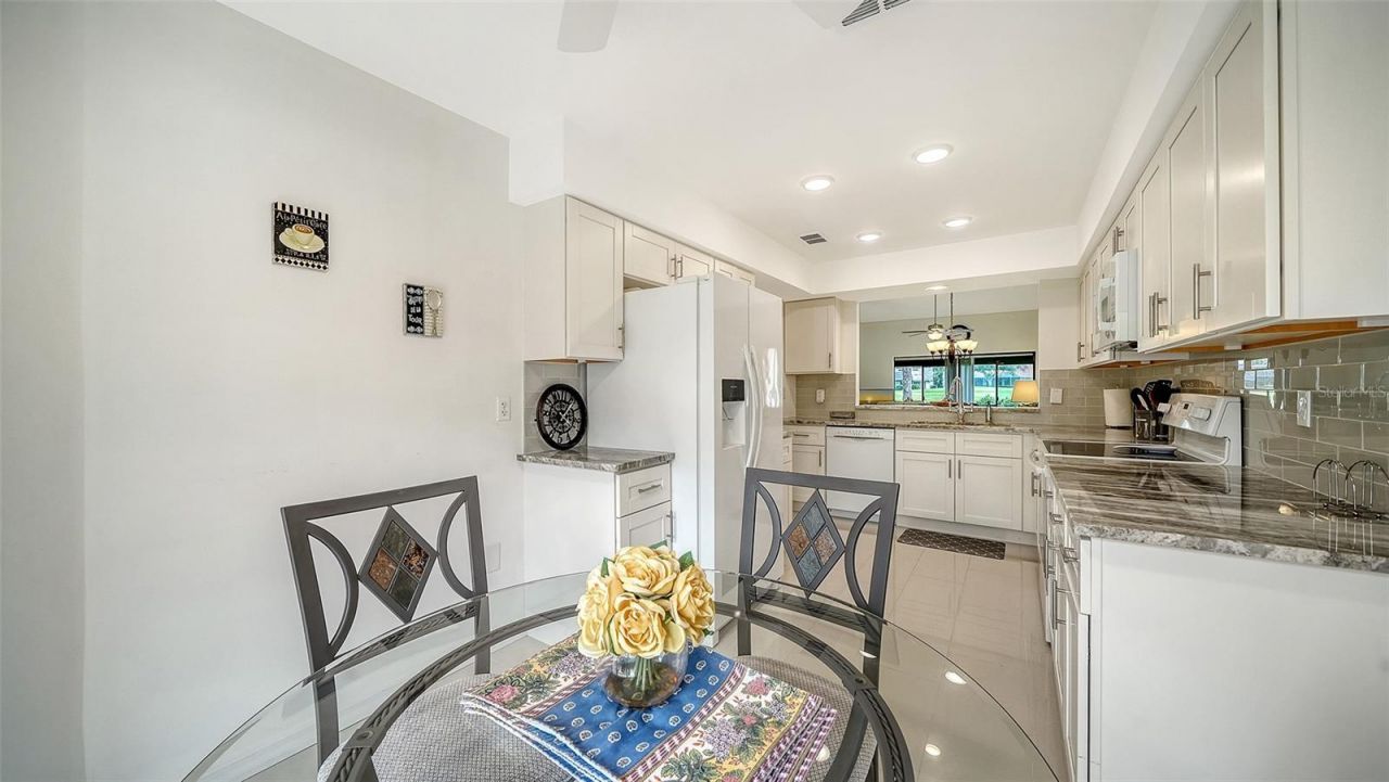 6281 Timberlake Drive, Unit H6, Sarasota, FL 34243 Photo