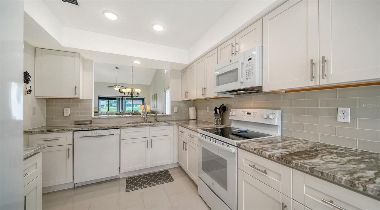 6281 Timberlake Drive, Unit H6, Sarasota, FL 34243 Photo