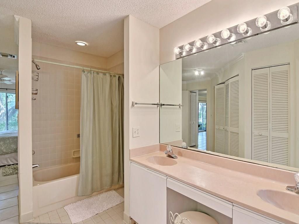 1315 E Winding Oaks Circle, Unit 902, Vero Beach, FL 32963 Photo