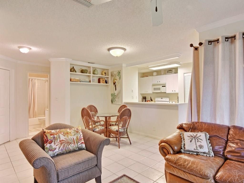 1315 E Winding Oaks Circle, Unit 902, Vero Beach, FL 32963 Photo